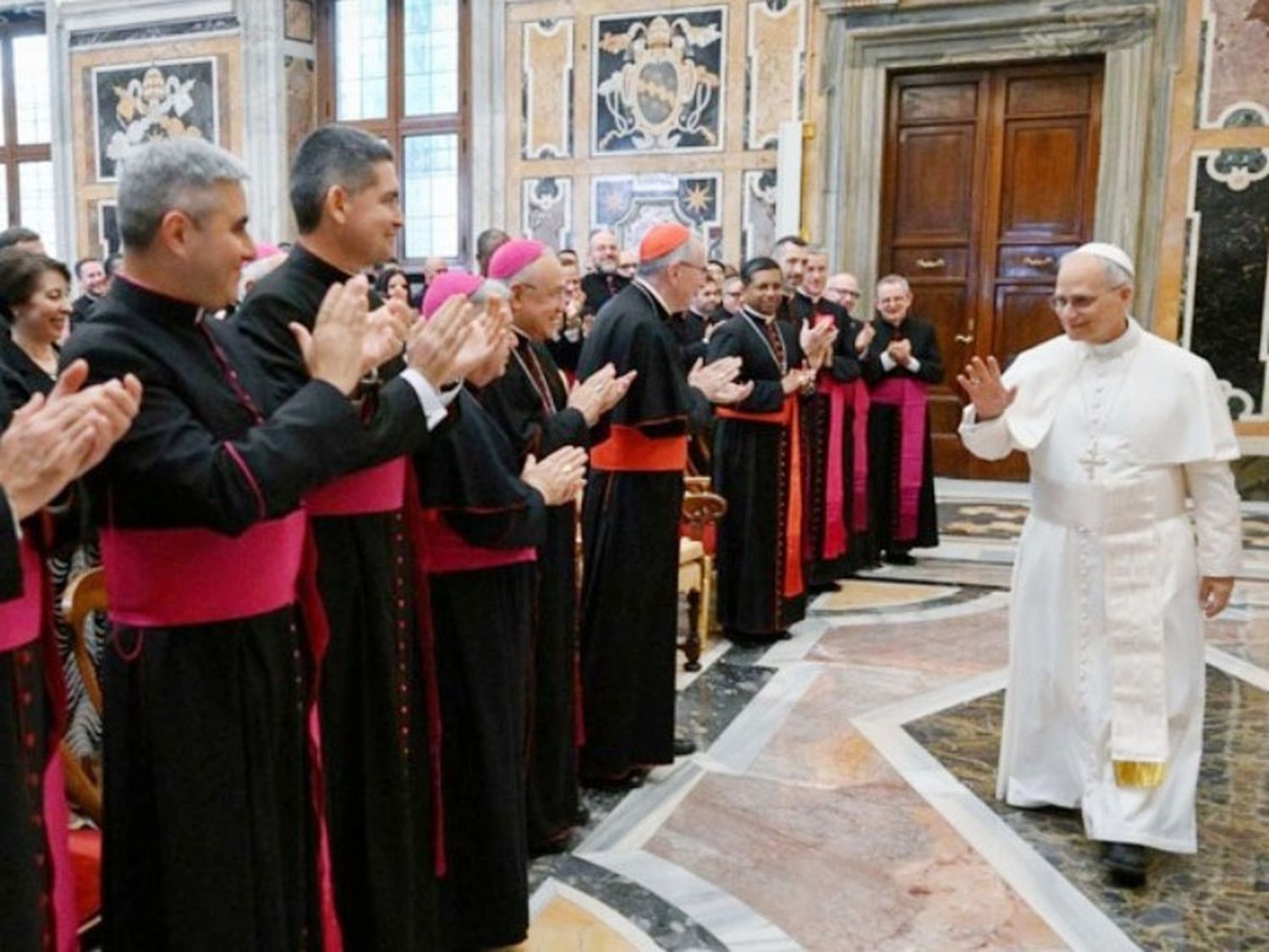 León XIV a la Secretaría de Estado: “El Papa no puede seguir adelante solo”