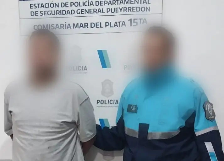 La víctima logró defenderse con un elemento cortante, provocándole una lesión en el pulgar de la mano izquierda.