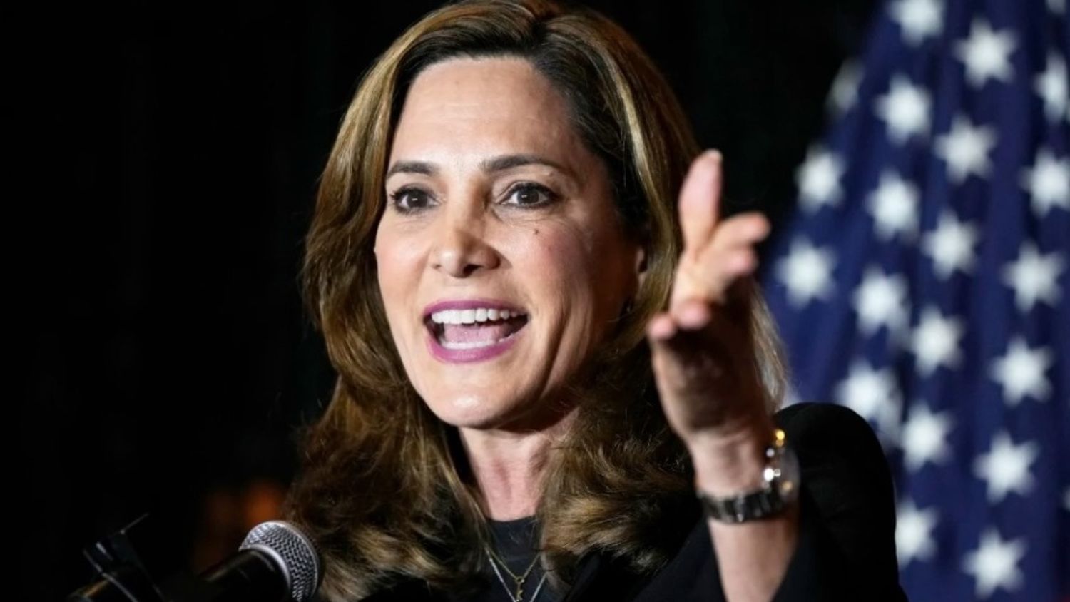 Congresista María Elvira Salazar solicita protección contra deportaciones de venezolanos y cubanos
