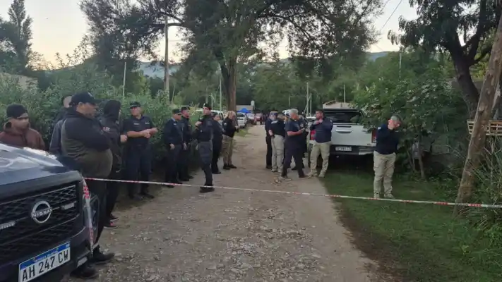 La menor había desaparecido en el barrio San José Obrero de la ciudad de Cosquín y fue encontrada con vida este jueves, a pocos metros de su vivienda, en un descampado.