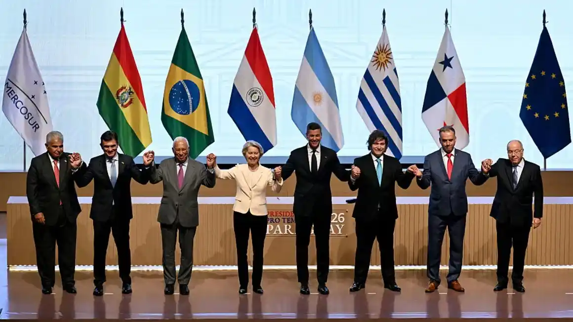 La foto oficial después del acuerdo