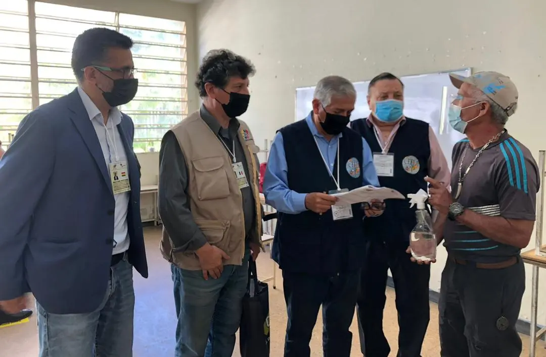 Veedores internacionales destacan «alta participación» de electores en comicios regionales