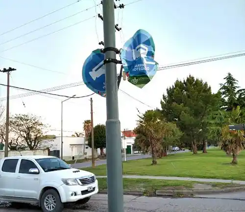 Actos de vandalismo en la nueva cartelería colocada