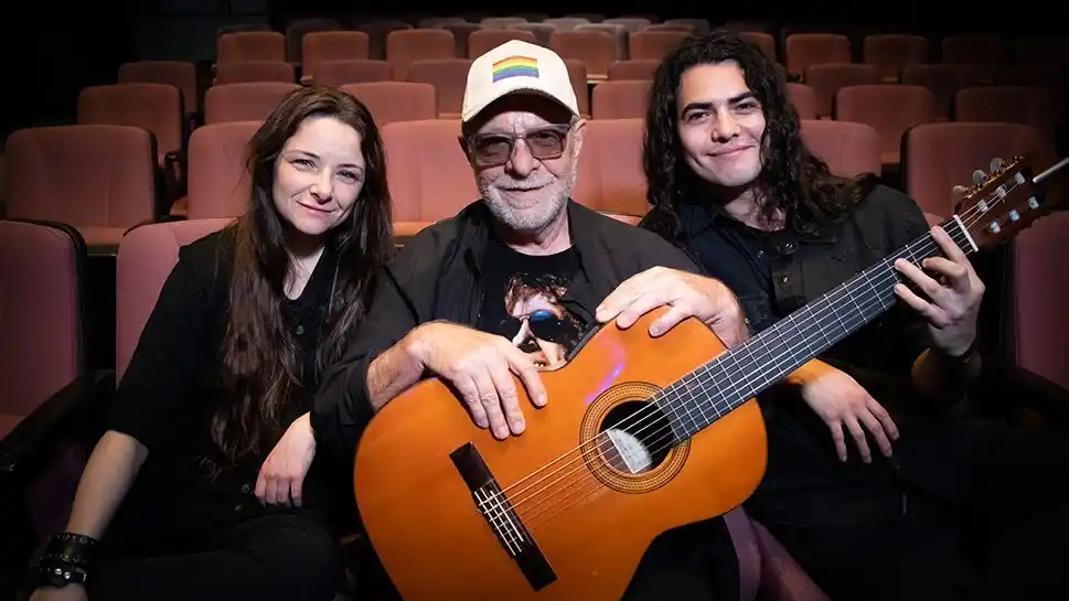 El artista hará su presentación en la ciudad acompañado por su hija pianista Joana y el guitarrista Alejo León. Los tres son reconocidos en el mundo artístico del país