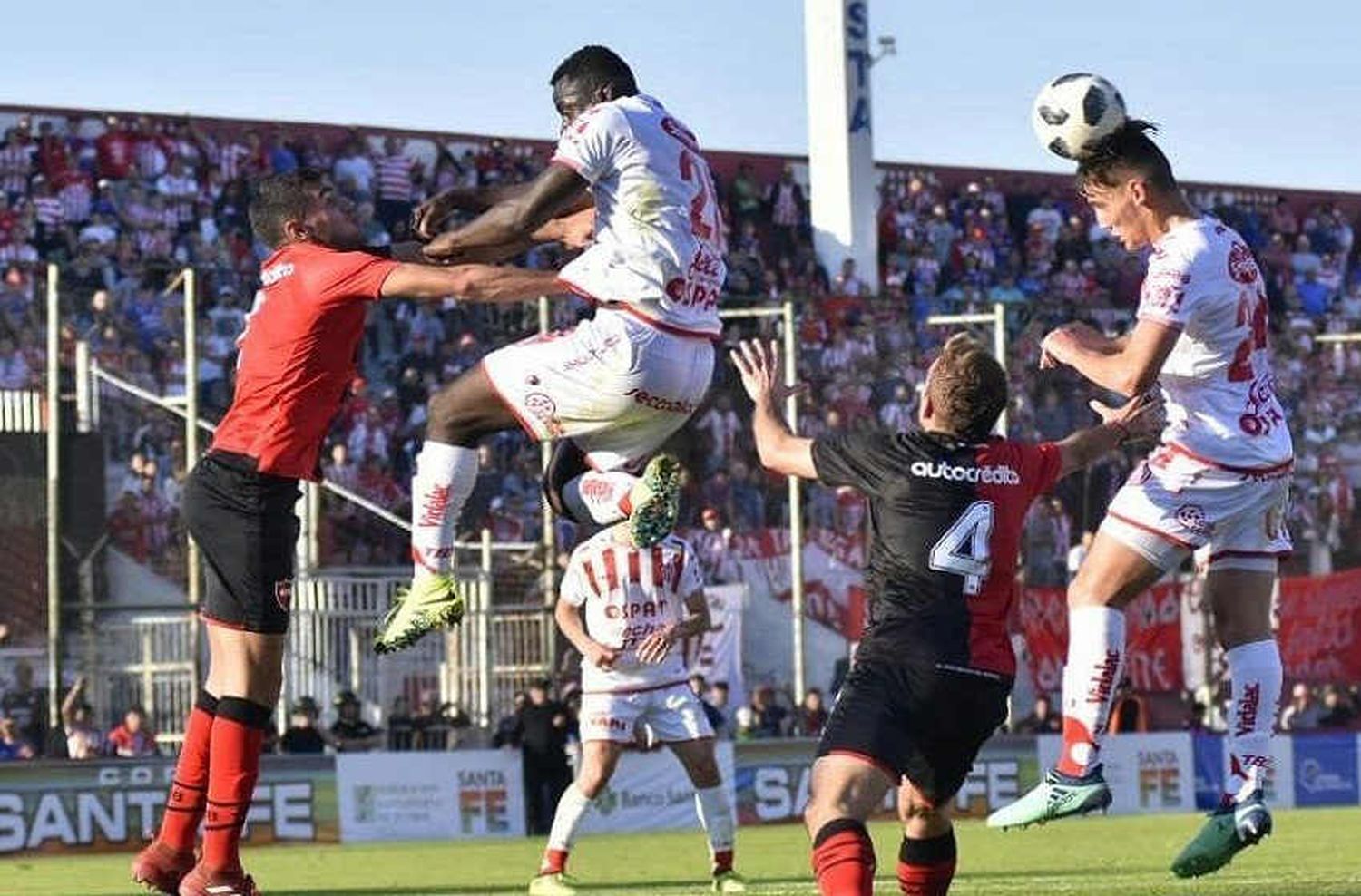 Sobre el final, Newell’s rescató un empate en su visita a Unión