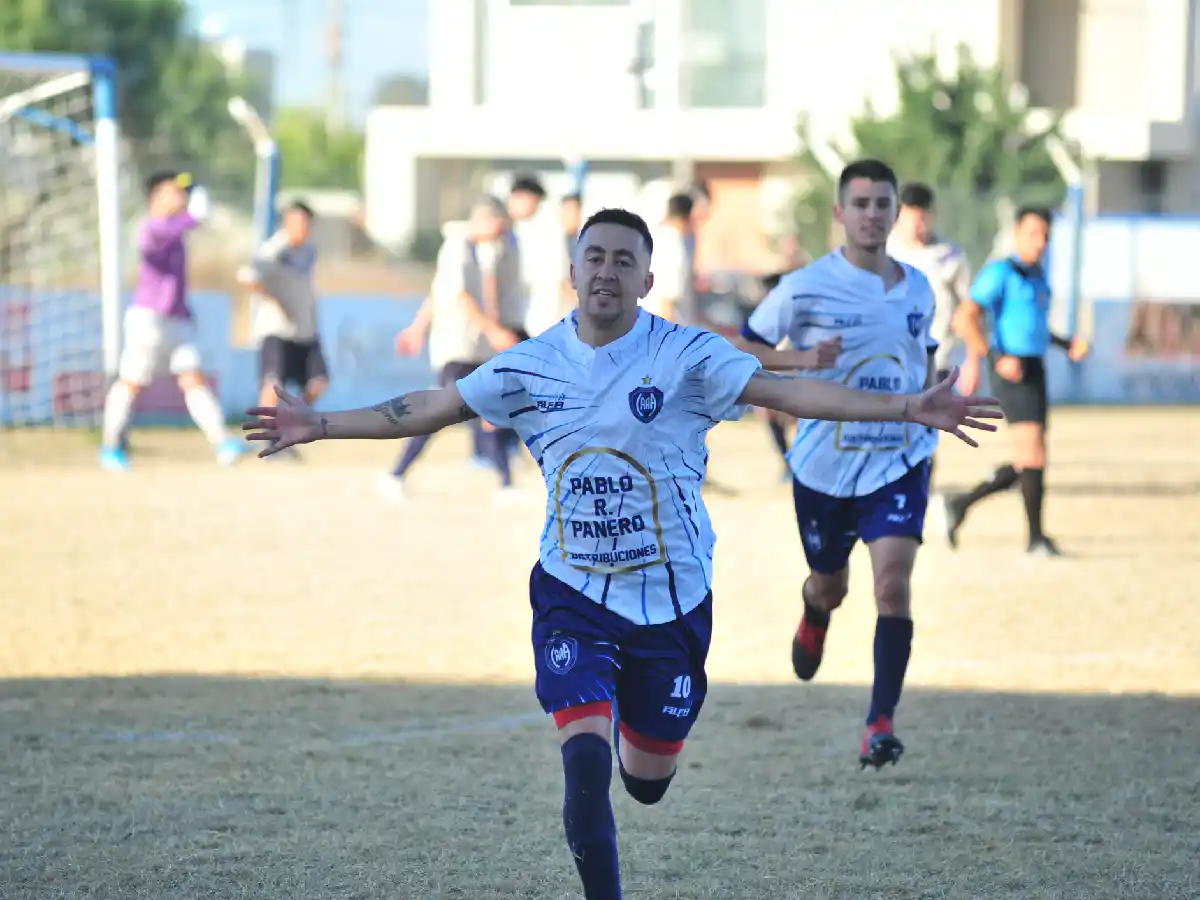 Antártida goleó ante su gente