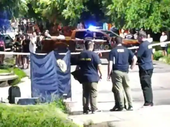 Mataron a un joven por la espalda en plena vía pública