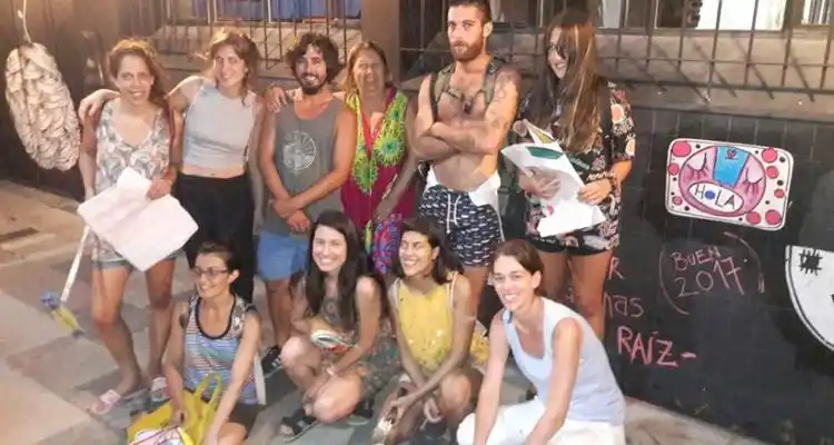 Pegatinas en el Muro de La Opinión