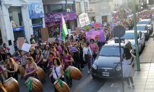#8M: Cientos de mujeres se movilizaron por el centro de la ciudad