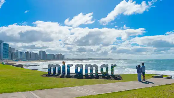 Sebastián Ianantuony preocupado por la cantidad de turistas que se pueden ir al exterior y no a la Costa Atlántica