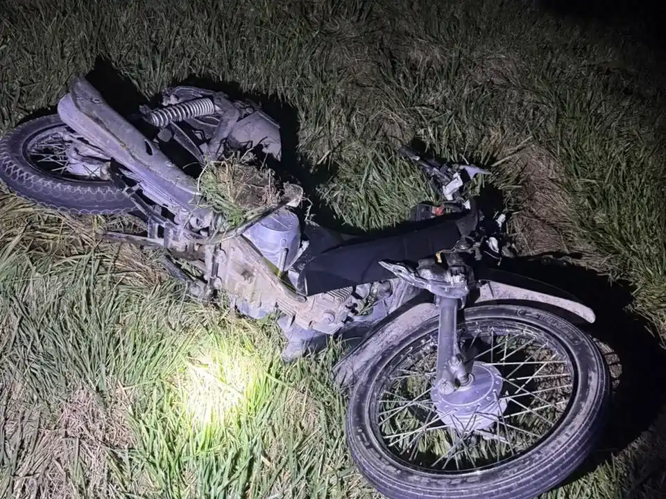 La moto que conducía la mujer que protagonizó un accidente