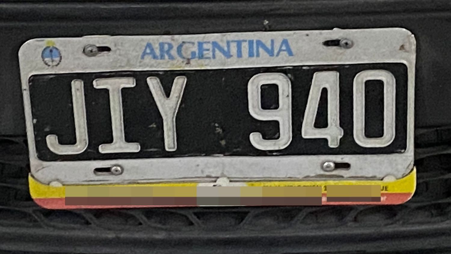 Turista busca patente extraviada