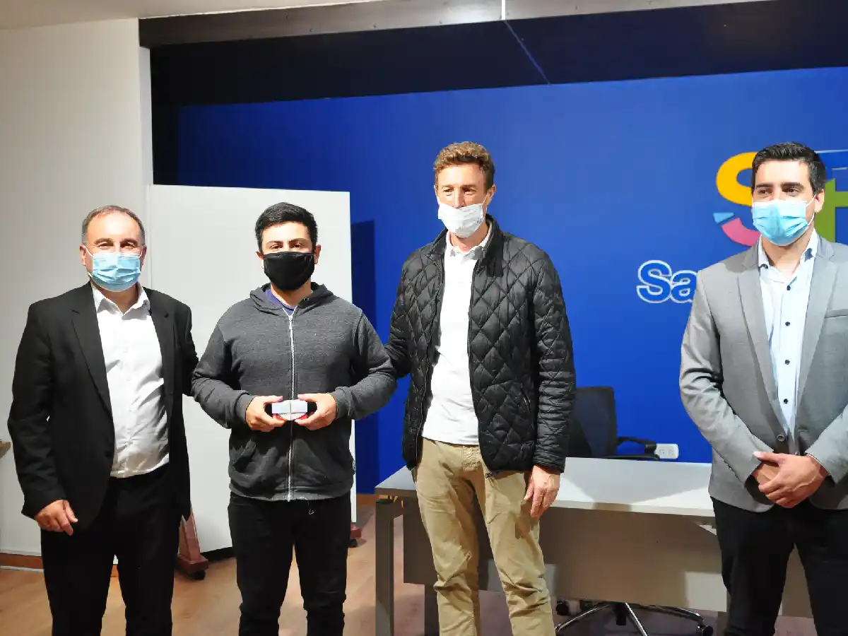 García Aresca entregó  nuevas Tarjetas Estudiantiles 