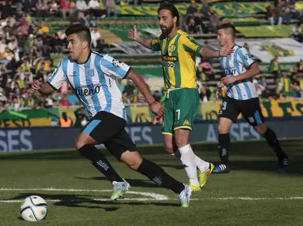 Marcos Acuña fue determinante en los dos goles de Racing. (Foto: Olé)