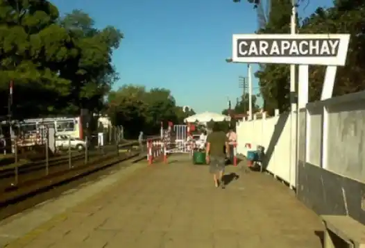 Le robaron el celular, corrió al ladrón y murió al caer a las vías 
