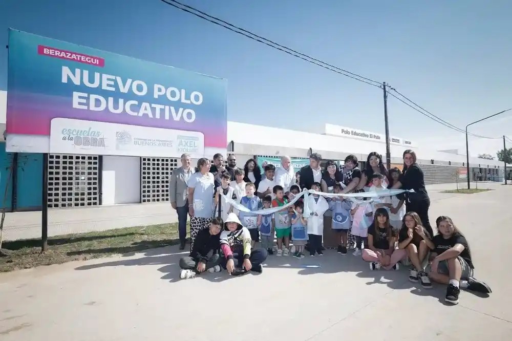 Axel Kicillof inauguró el edificio educativo 300 con críticas a la política de Javier Milei