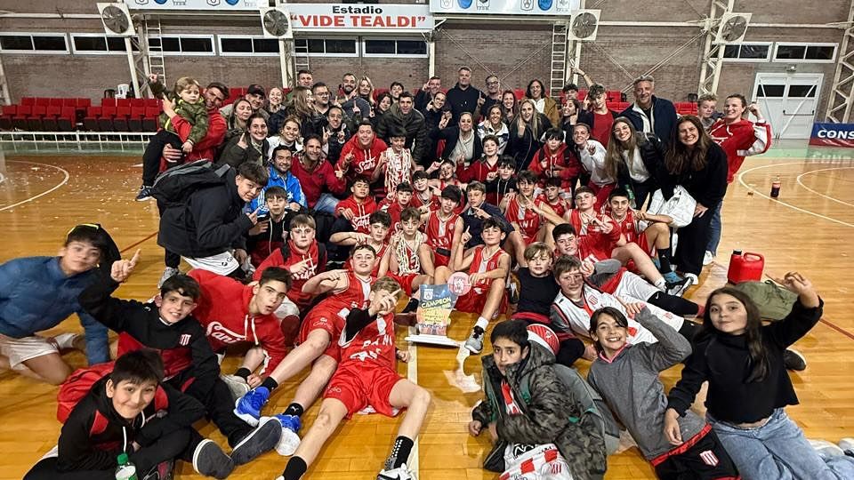 Los pibes del "Santo" gritaron campeones en Morteros.