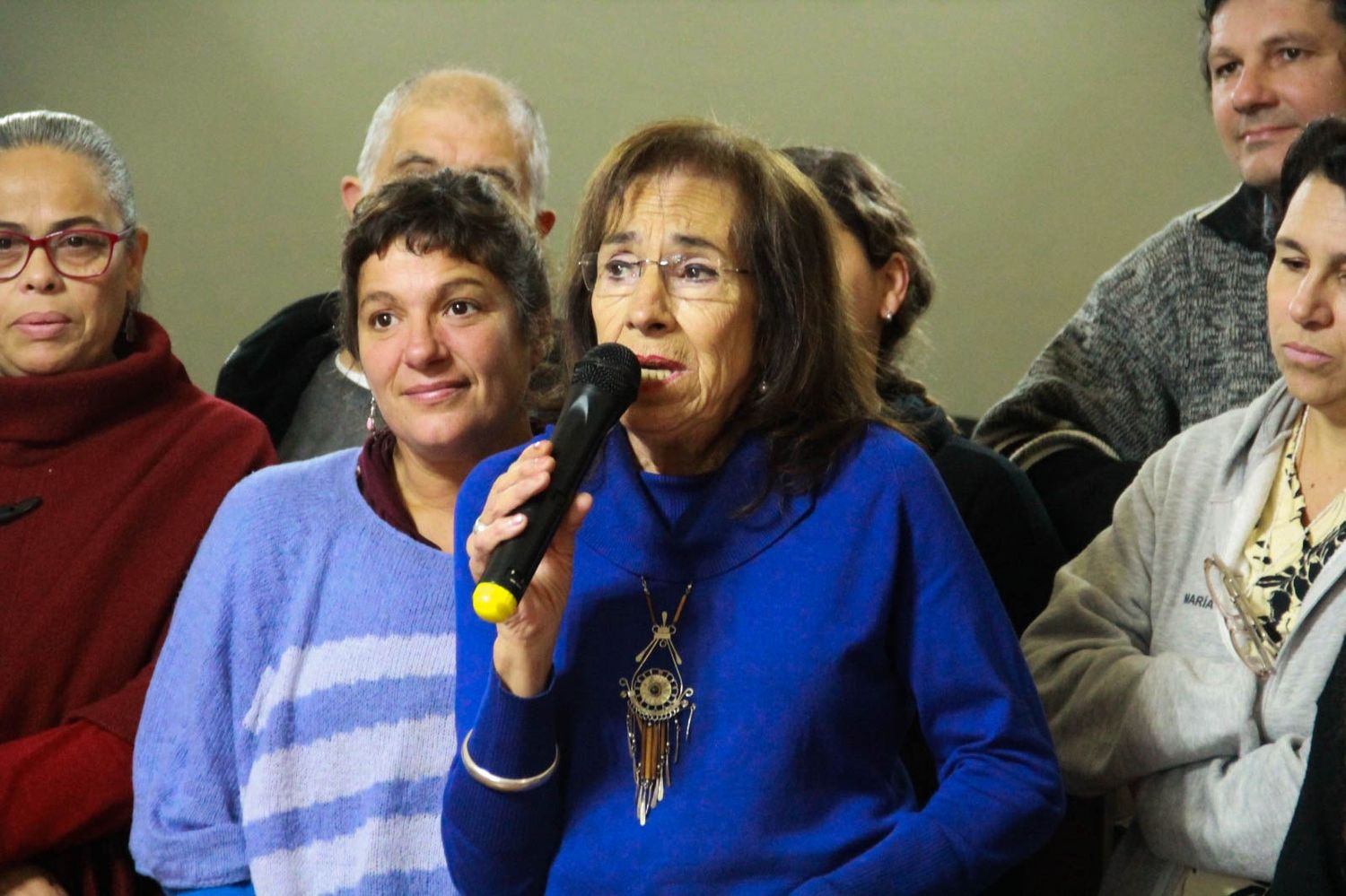 Socorro Barcia hace uso de la palabra al recibir una distinción del Concejo Deliberante de Gualeguaychú (Foto: Luciano Peralta)