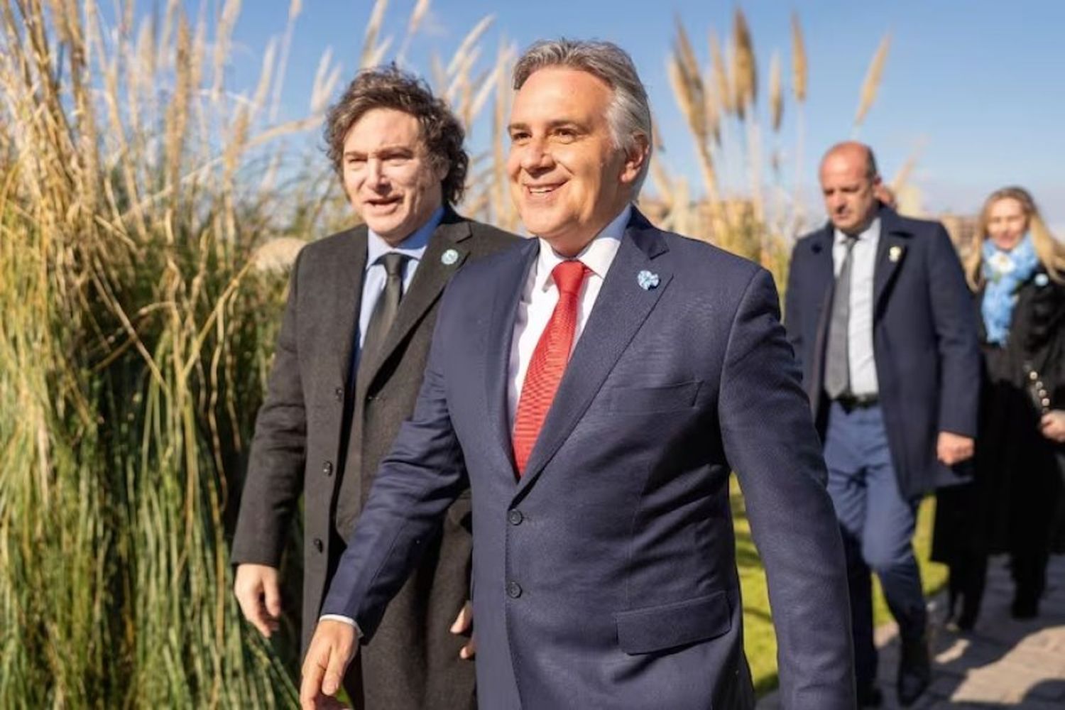 Llaryora se encontró con Milei en Agroactiva y pidió por la baja de las “malditas retenciones” al campo