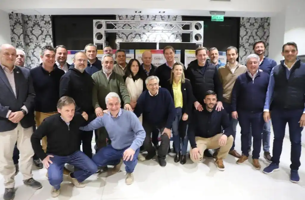 JxC selló la unidad: Santilli se sumó a la campaña provincial de Grindetti y se reunieron con intendentes PRO