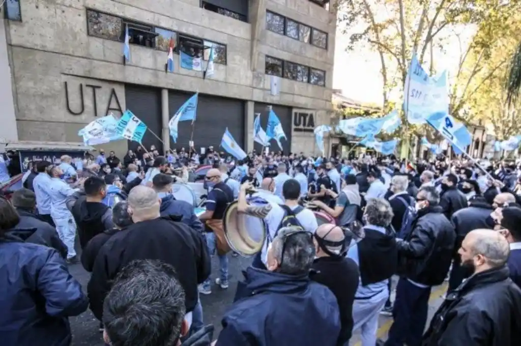 Rosario cumple tres semanas sin colectivos