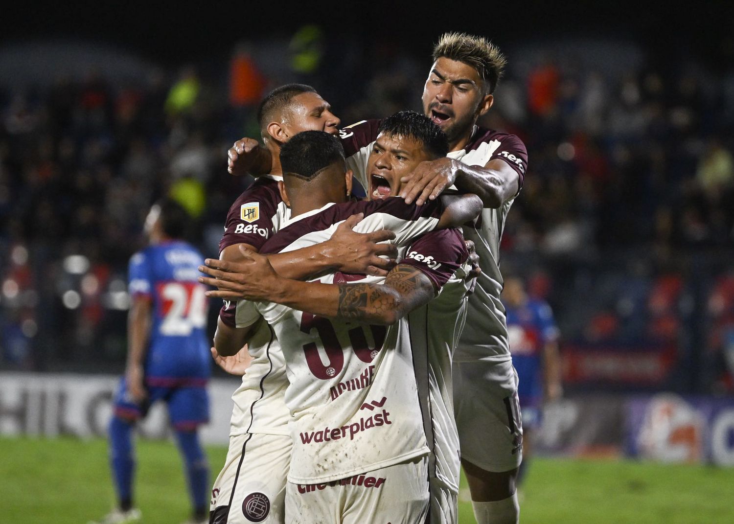 Lanús le ganó a Tigre y subió al segundo puesto