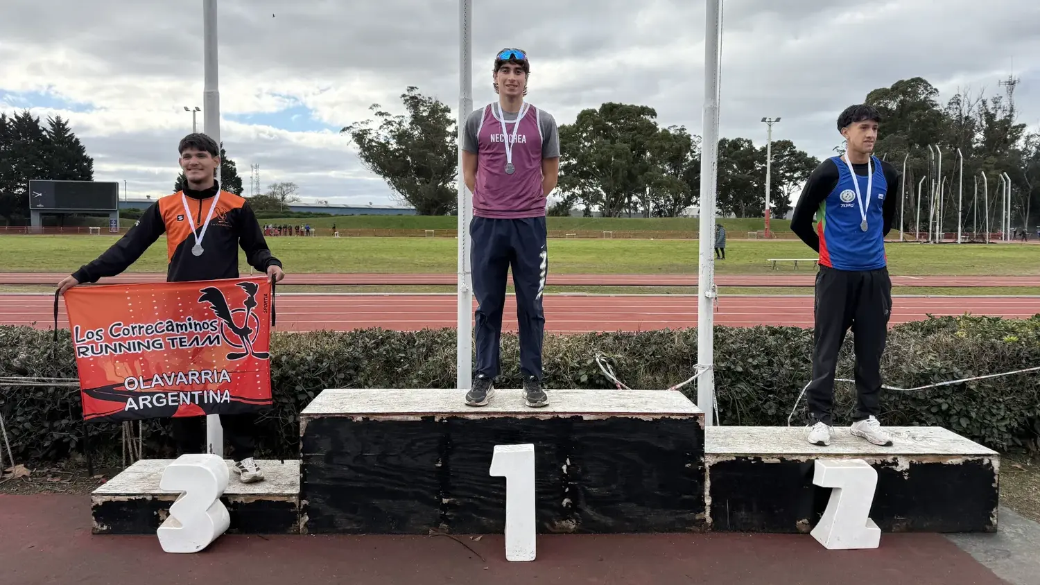 Santino Marchetti de la Escuela Municipal de Atletismo, en lo más alto del podio