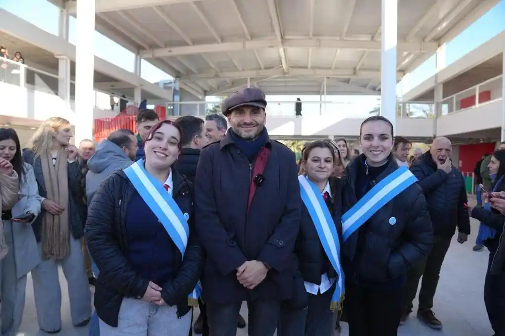 Pullaro inauguró un edificio escolar en Zaballa