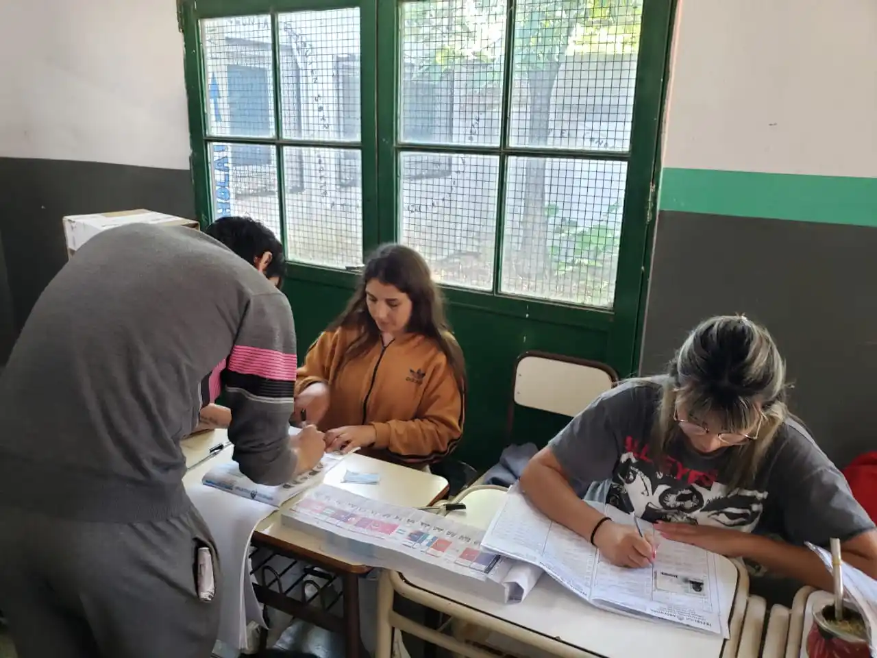 El debut de la boleta única de papel en la escuela 3 de San Pedro.