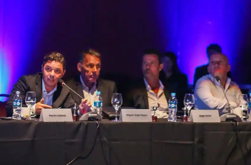 Cocca no pierde tiempo: se presentó en la cumbre de entrenadores de CONMEBOL