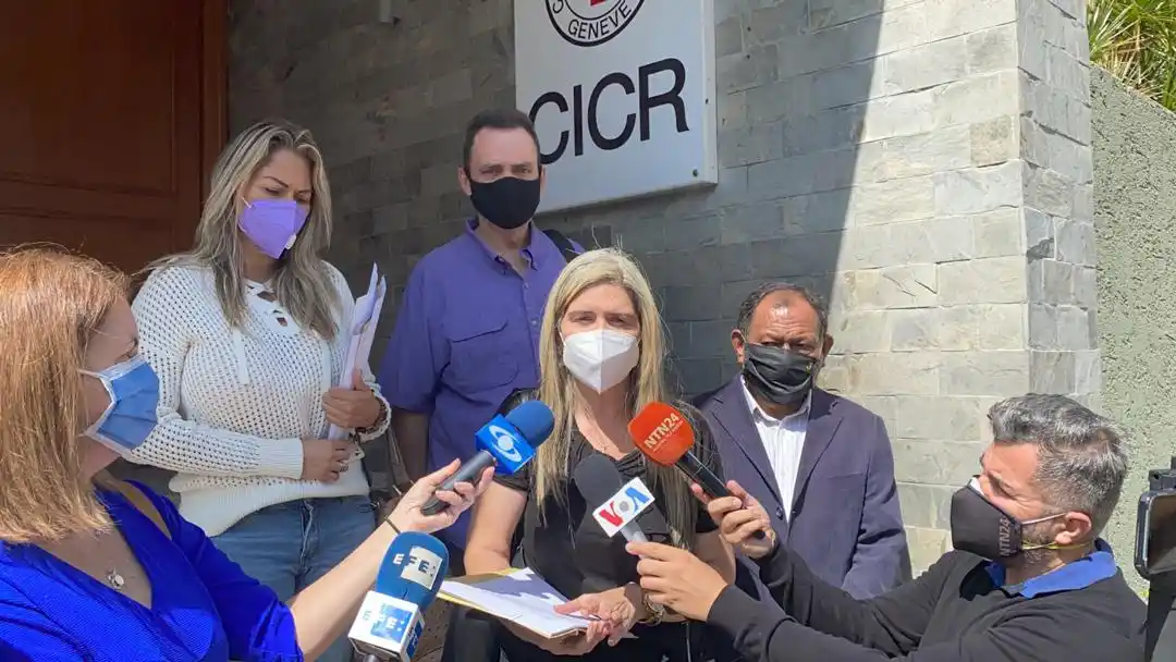 Familiares de PRESOS POLÍTICOS elevan SÚPLICAS a la Cruz Roja ante violaciones de DDHH