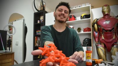 Creatividad sanfrancisqueña: la estrella viral del Conicet ahora se pega en la heladera