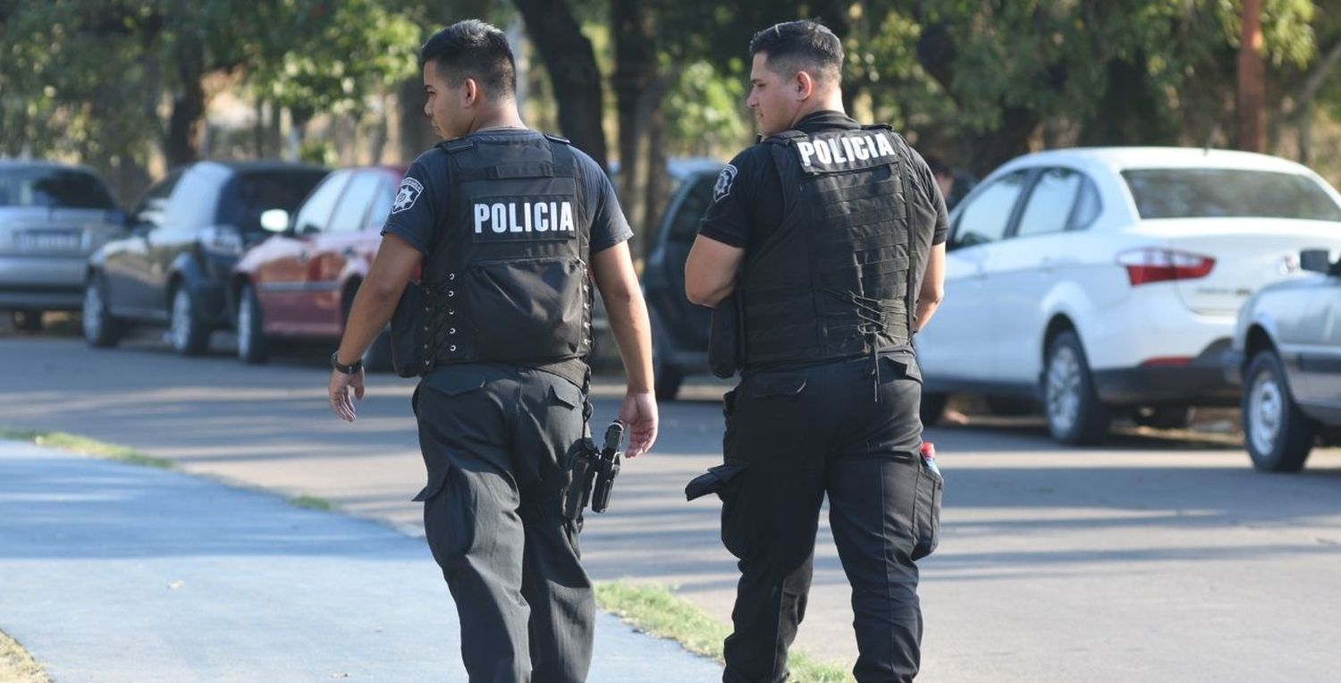 Vuelven a las calles los policías que no se vacunaron contra el covid