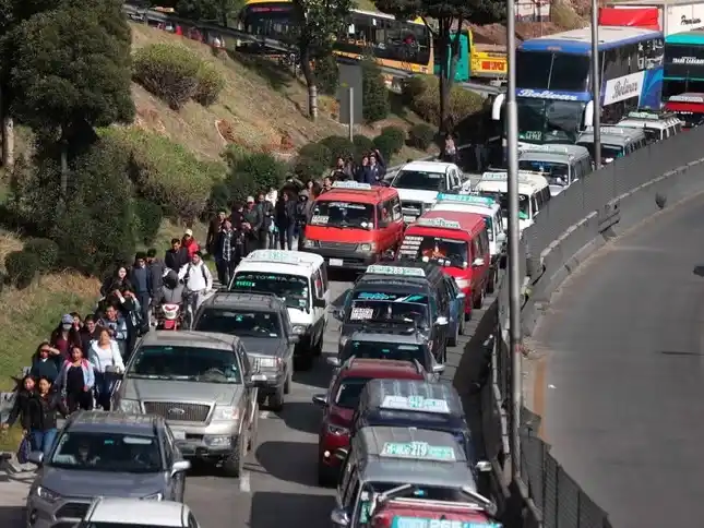 Los bloqueos se extendieron a las principales ciudades de Bolivia.