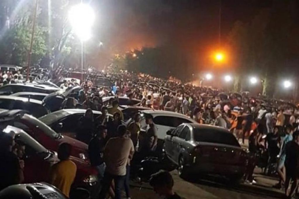 Córdoba: suspende eventos masivos, festivales, boliches y reduce aforo en salones