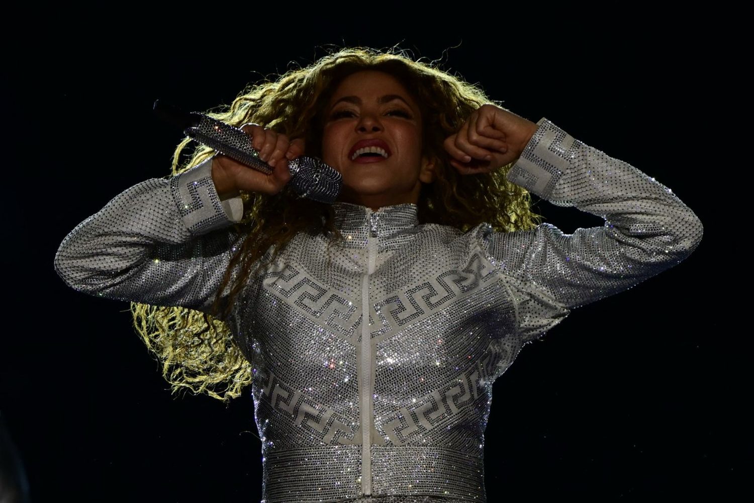 POR FALLAS EN EL ESCENARIO Shakira suspende concierto en Medellín