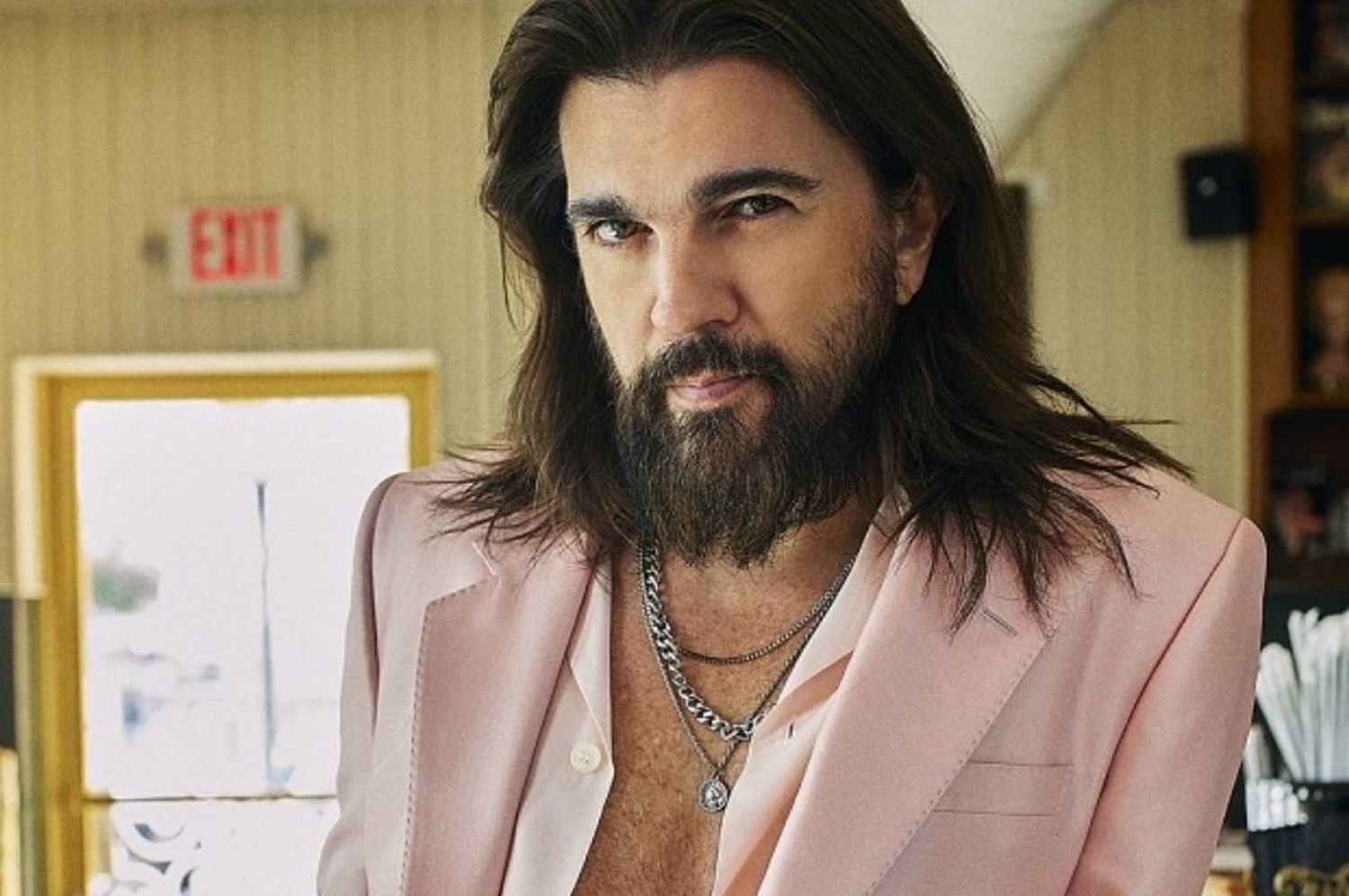 El nuevo look de Juanes causa polémica en las redes