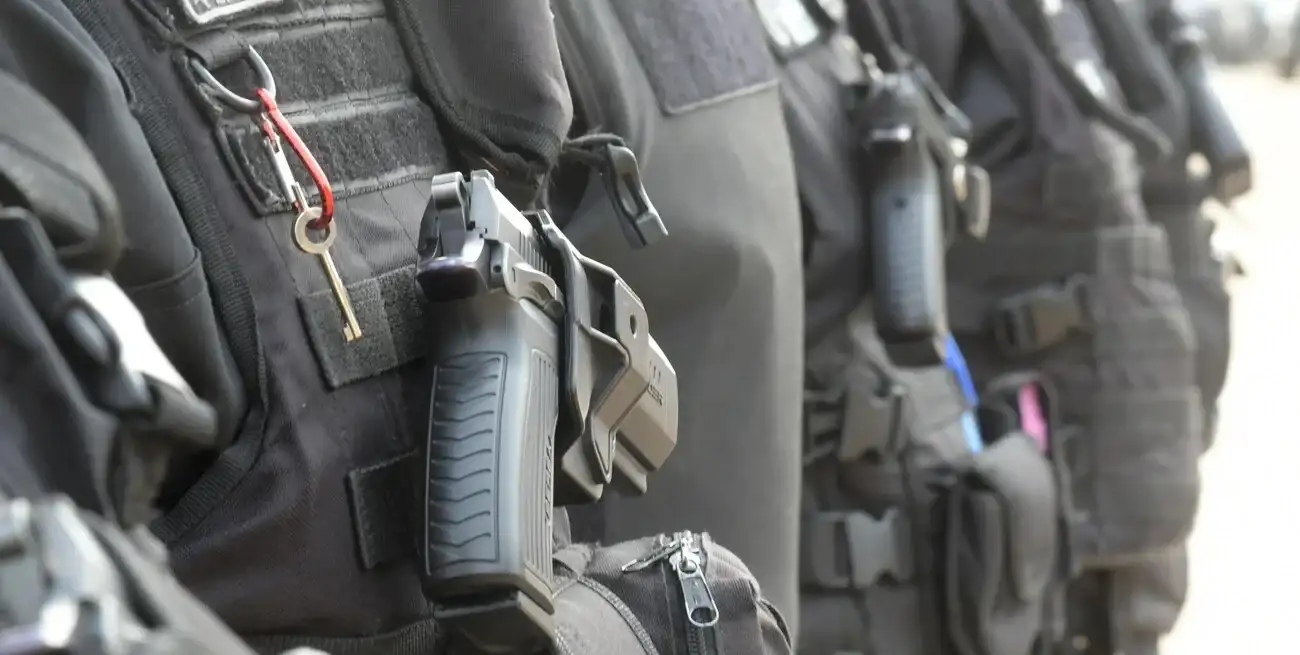 El pliego contemplaba la compra de 12.000 pistolas 9 milímetros, 260 fusiles y 12 rifles. Foto ilustrativa