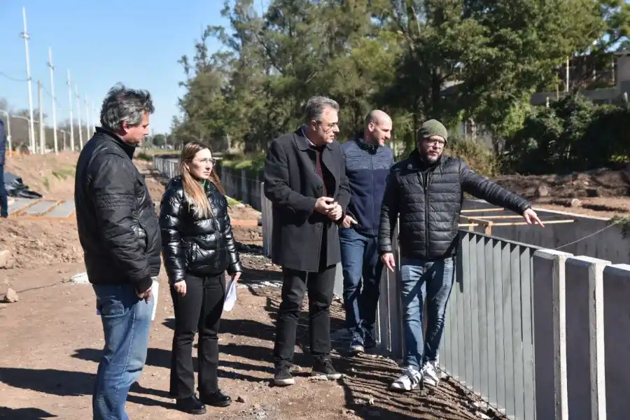 Castellano recorrió la obra del Canal Sur que esta a punto de finalizar
