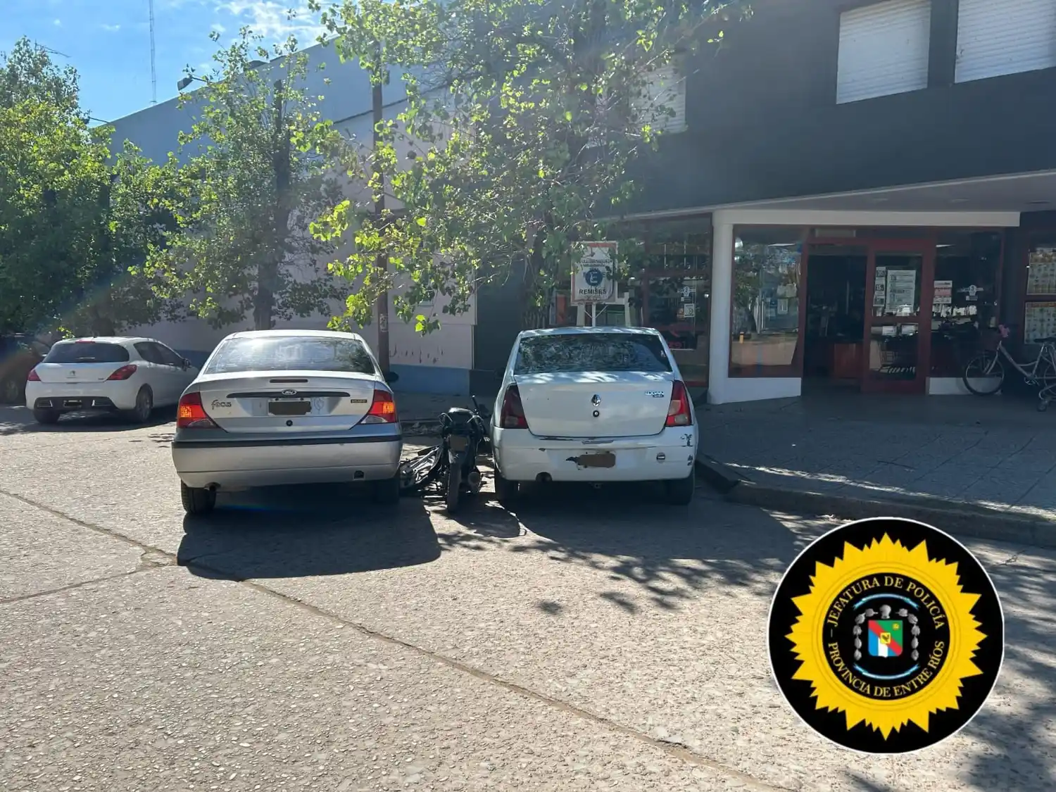 Asistencia policial en siniestro vial ocurrido en Diamante: un lesionado leve y retención de moto por infracciones