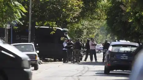 Un policía de la bonaerense usó de rehén a su familia en Almirante Brown