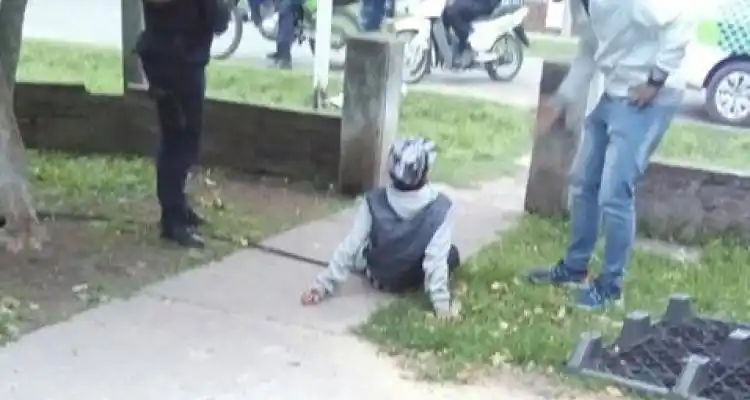 Tiene 14 años, robaba a mano armada, fue detenido y trasladado a un centro de contención en La Plata