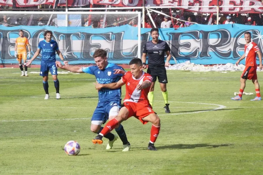 Atlético trajo un importante punto de Mendoza 