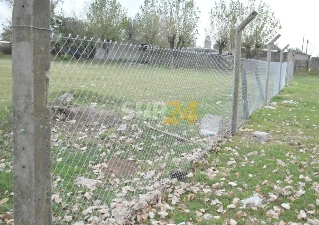 Continúan las obras de mejoras en la cancha del Club Sacachispas