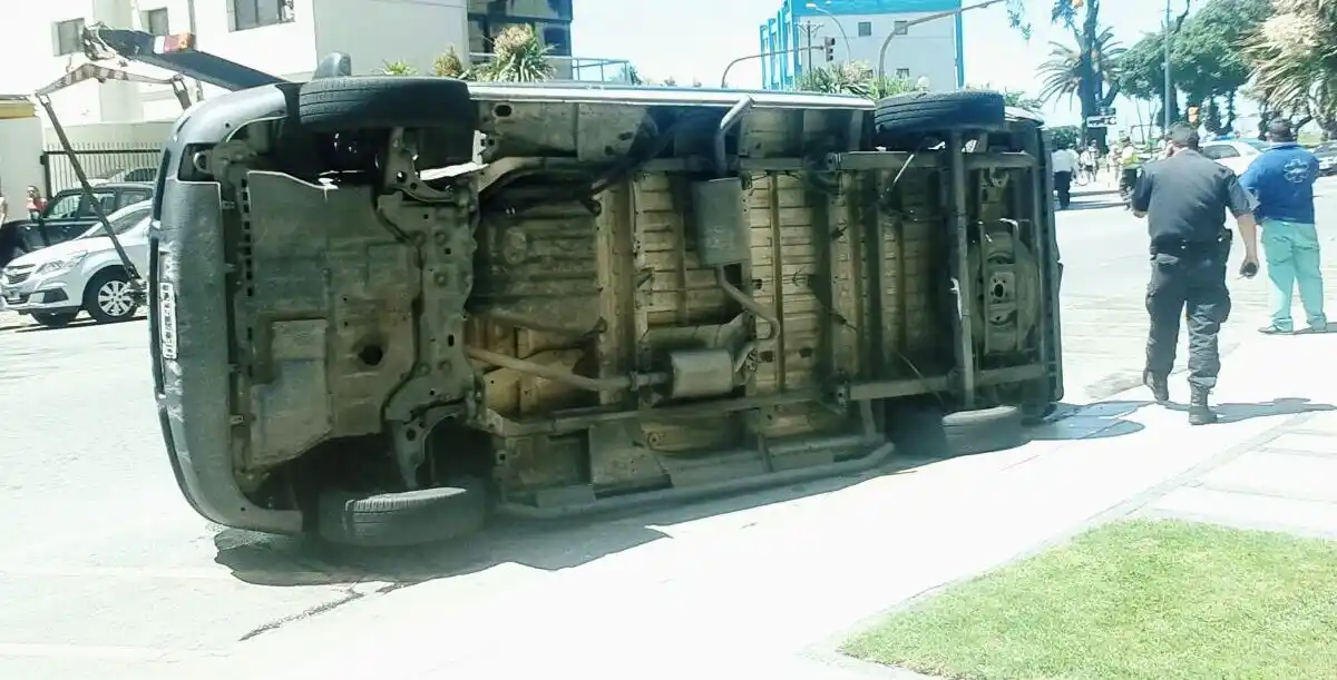 Chocó una ambulancia: un enfermero herido