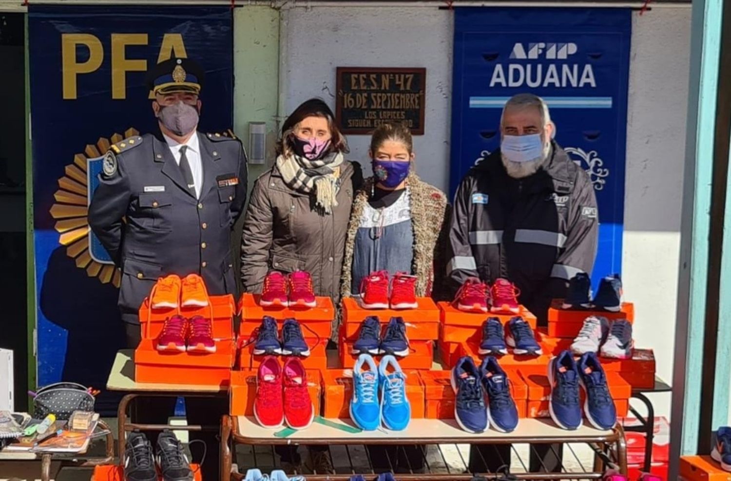 La Policía Federal volvió a donar zapatillas incautadas en allanamientos