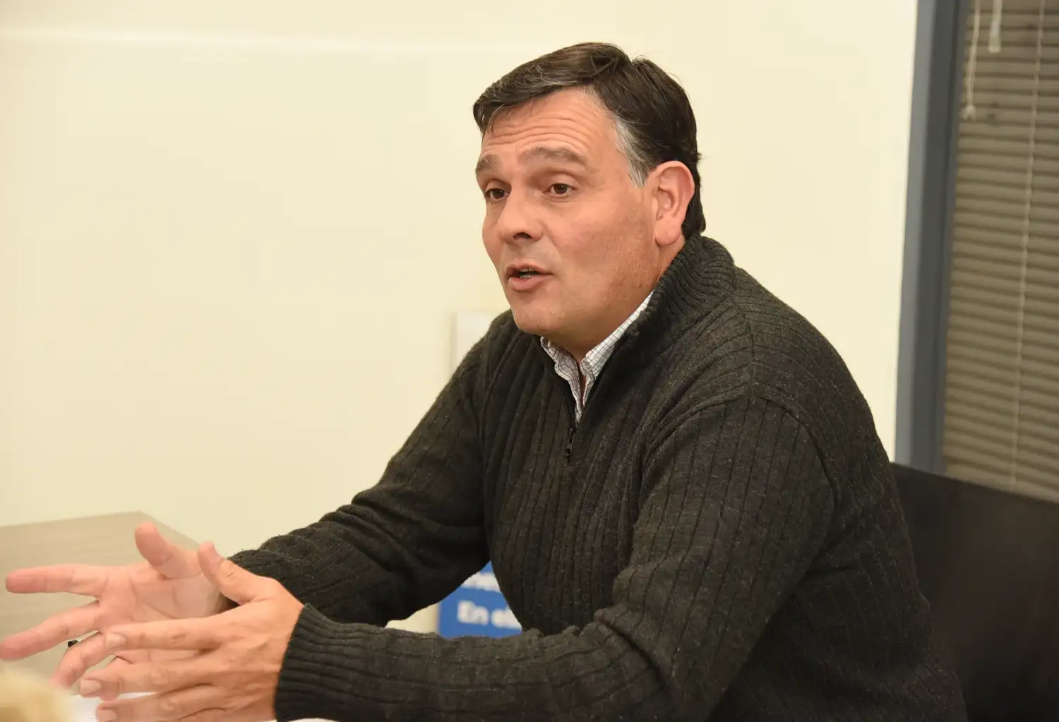 “La forestación se realiza en el marco de la Ordenanza de Fitosanitarios, con la intención de realizar una cortina forestal o una cortina de árboles para mitigar los efectos de la utilización de fitosanitarios en las producciones agrícolas”, señaló el director de Asuntos Agropecuarios, Matías Posse.