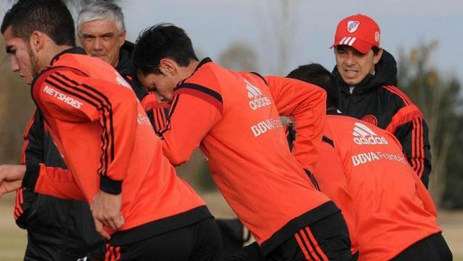 Mientras espera por Saviola, River arrancó con una cara nueva