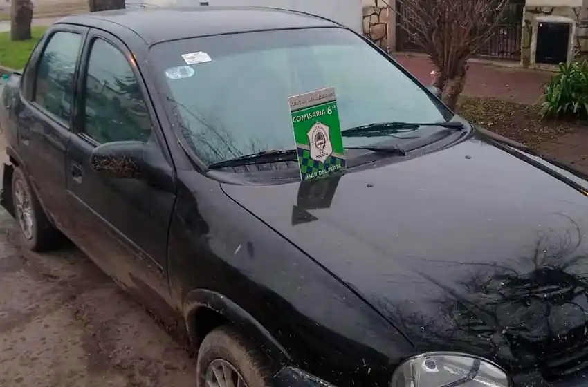 A raíz de una pelea callejera, secuestraron un auto con municiones y hay 2 detenidos