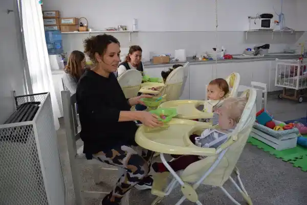 Gastón: “los chicos, las familias, las docentes y toda la comunidad educativa del jardín Clarisa Amézaga se merecía este edificio totalmente renovado”